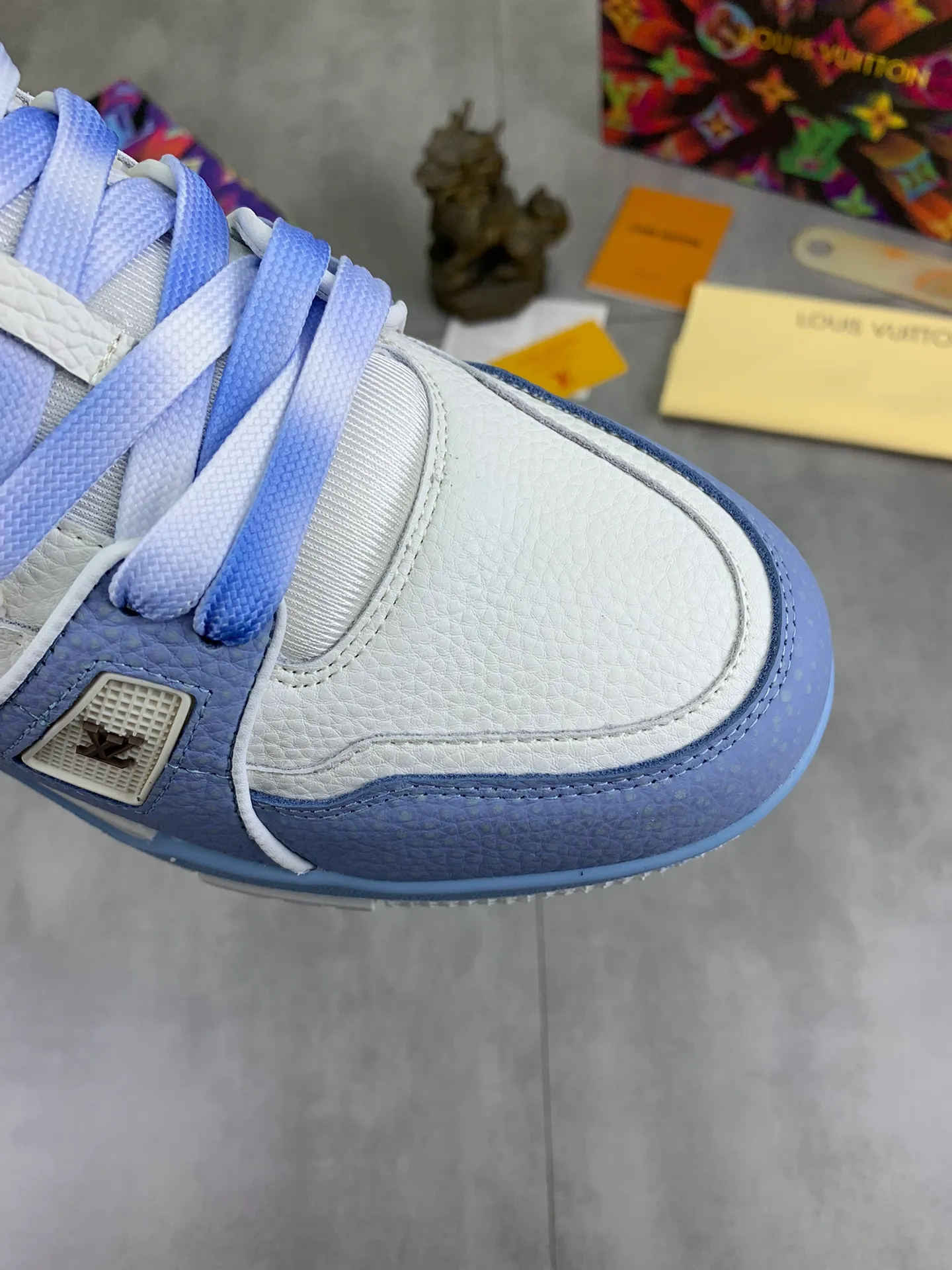 Men's men's shoes 💰P580 New style 💰💎💎Latest color High version 2025Louis*Vuitto* LV Traine Catwalk TRAINER outsole and fabric private model A shoe that definitely costs a lot of money and effort. This series was designed after the arrival of Vifgil. It is favored by many fans every season. Original TPU outsole Original packaging Color: black Available in white (available from stock, super fast shipping) Code number: 35-46